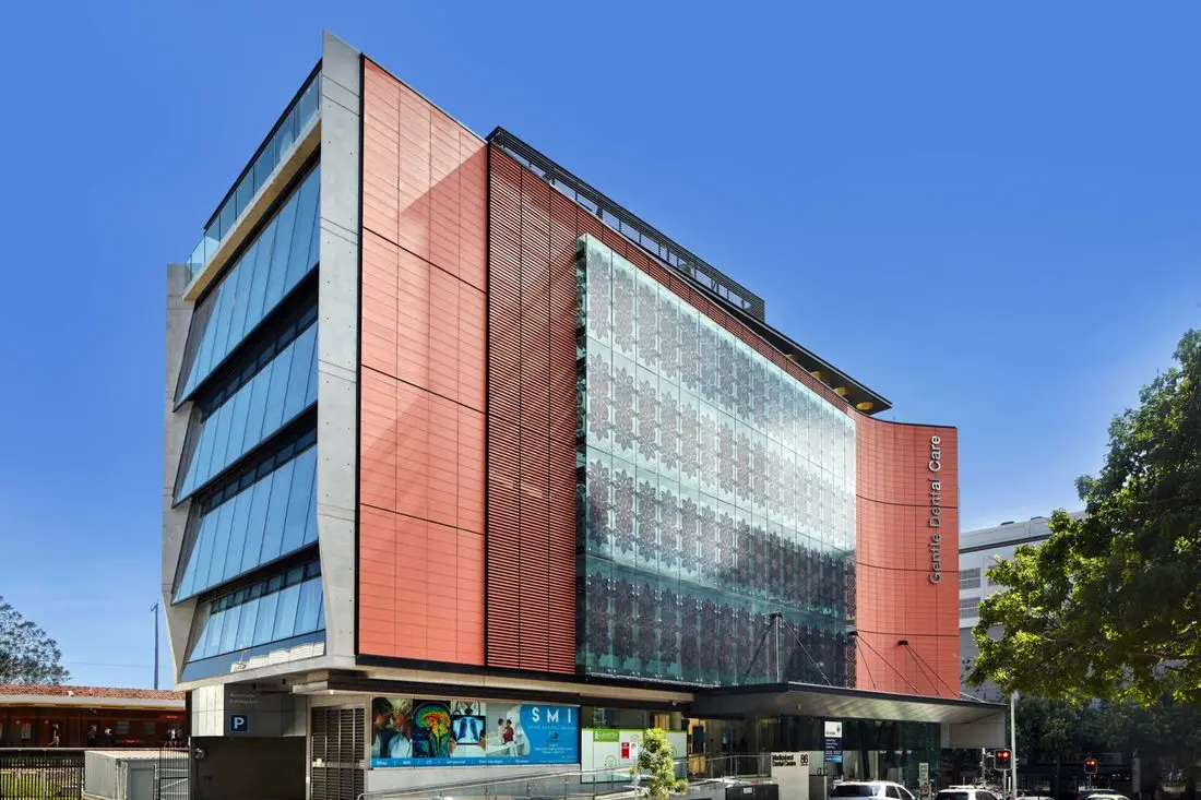 Exterior of Sydney Dental Care at 86 Kiora Road Miranda